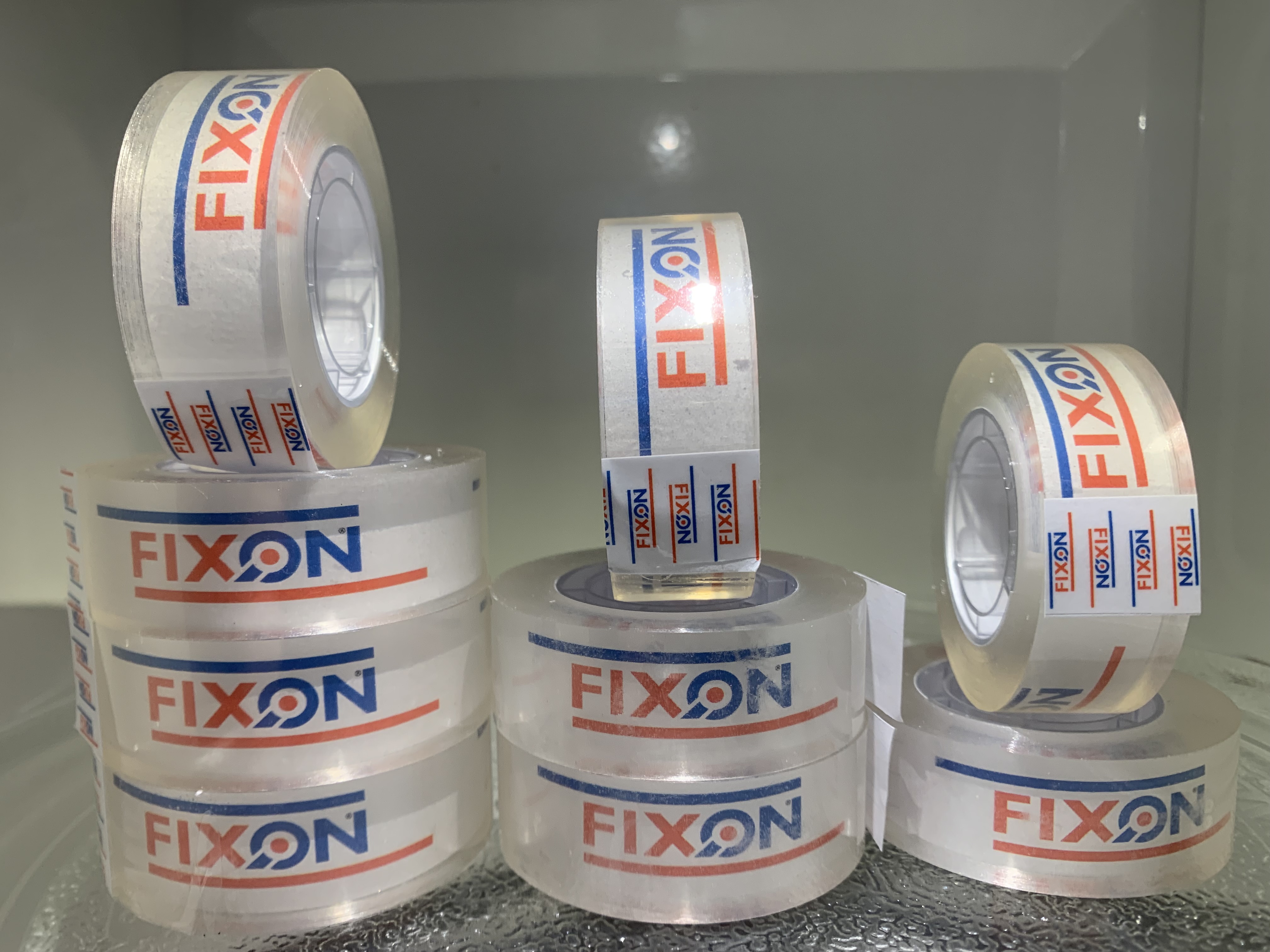 ROLL 'N' TAPE - Transparenter Klebefilm (Klebeband) ROLL 'N' TAPE - Transparenter Klebefilm (Klebeband)